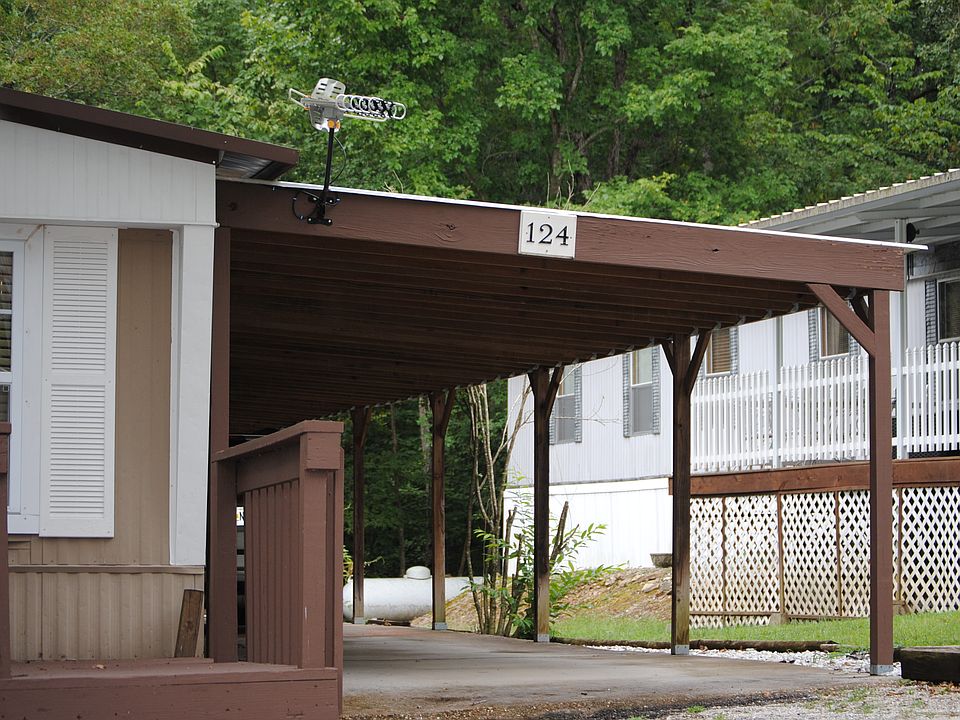 1st image of 124 Coachlight Ln