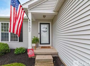 8963 Newmills Ln, Lewis Center, OH