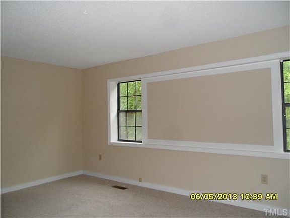 3rd image of 31 Willow Bridge Dr