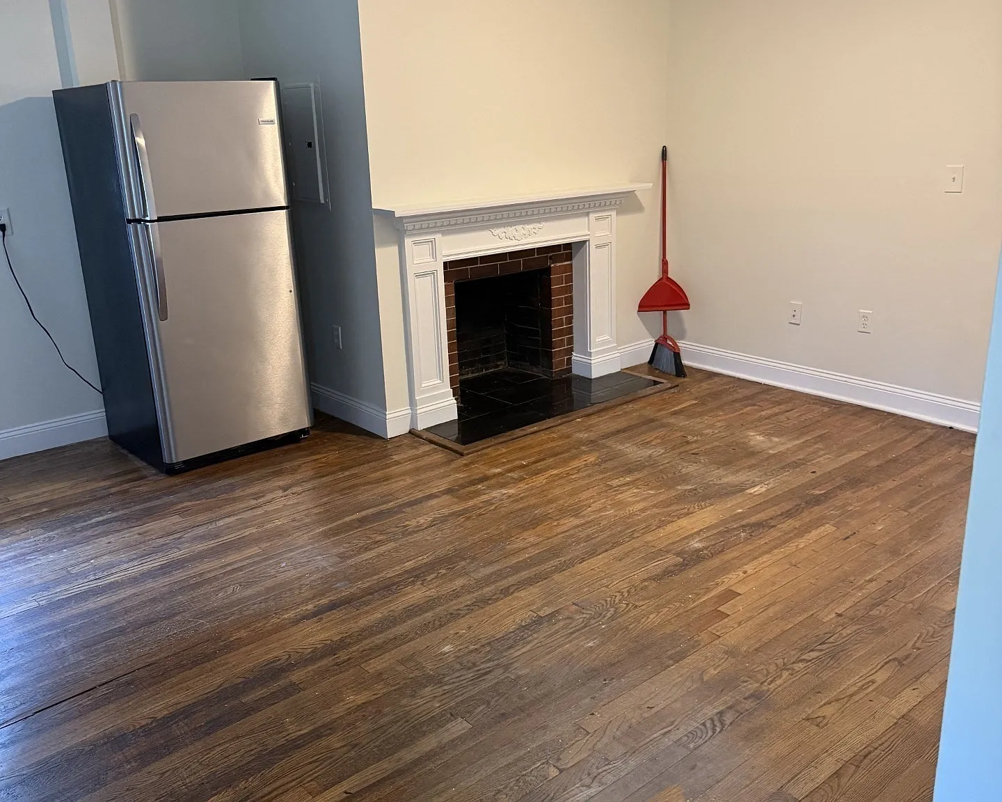 2 bed, 1.0 bath, 800 sqft, $2,300 — Photo 2