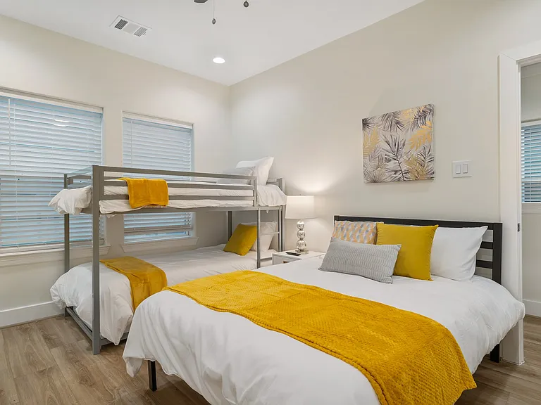 3rd bedroom (3rd floor)