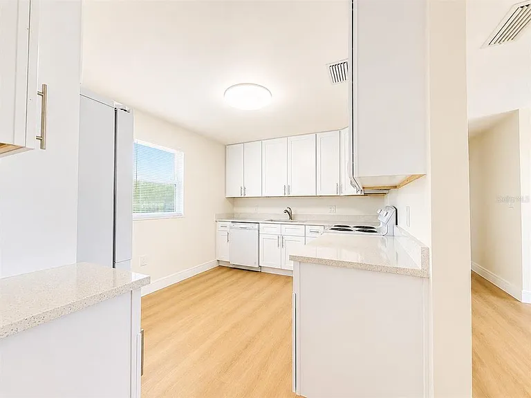 4409 W Trilby Ave — Photo 4