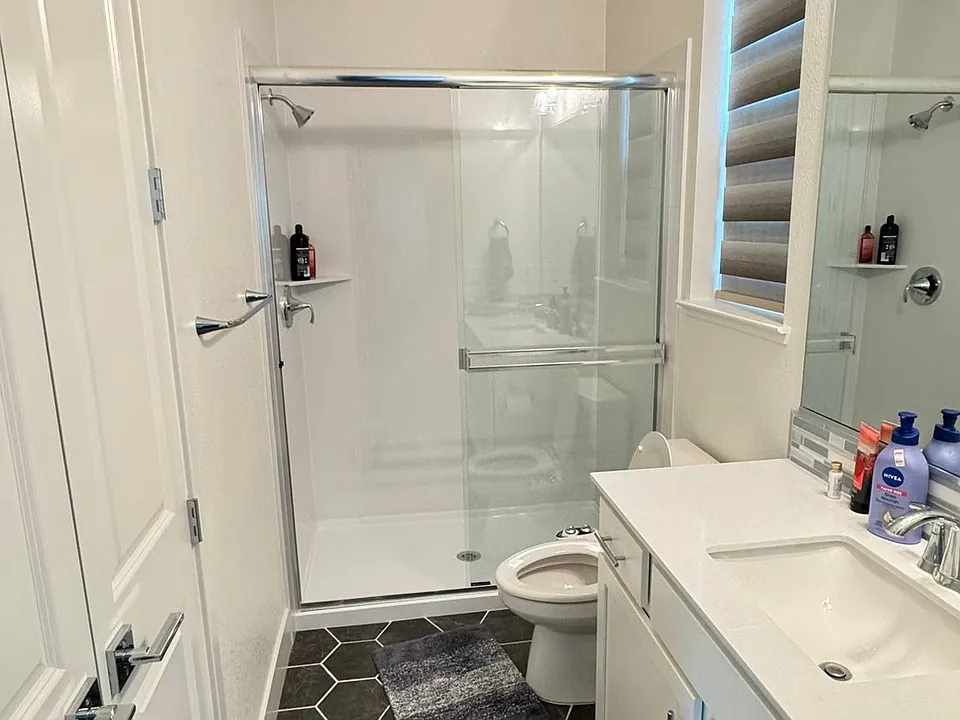 3189 Jake St