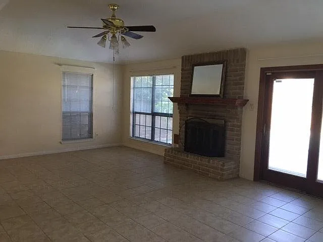 3226 Windmoor Dr — Photo 10