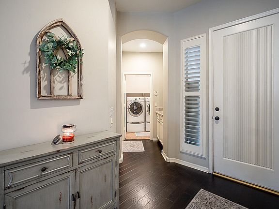 4th image of 840 W Oriole Way