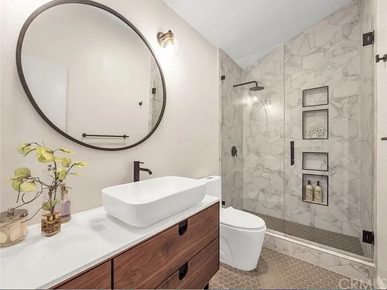 Master Bathroom - connected to master bedroom
