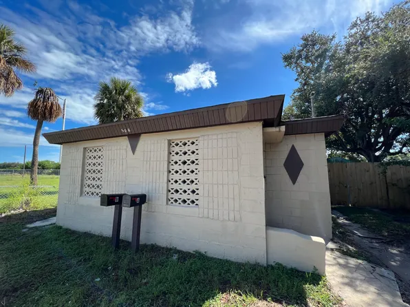 806 N 25th St APT A, Fort Pierce, FL 34947