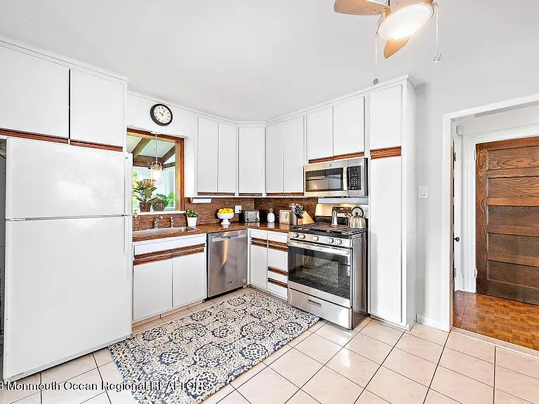 27 Shrewsbury Dr — Photo 10
