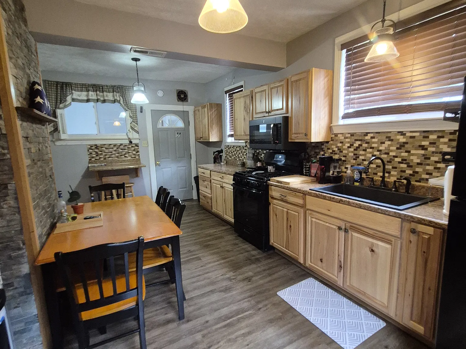2 bed, 1.5 bath, $900 — Photo 4
