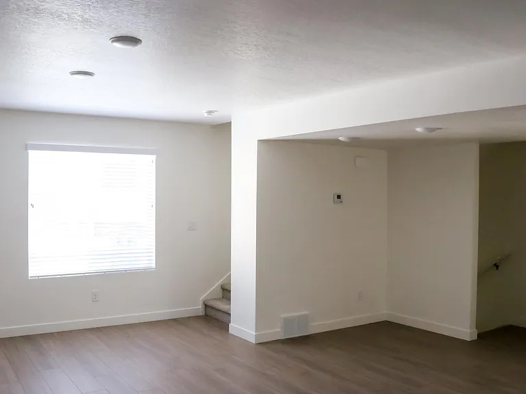 178 S Bushnell Way — Photo 9