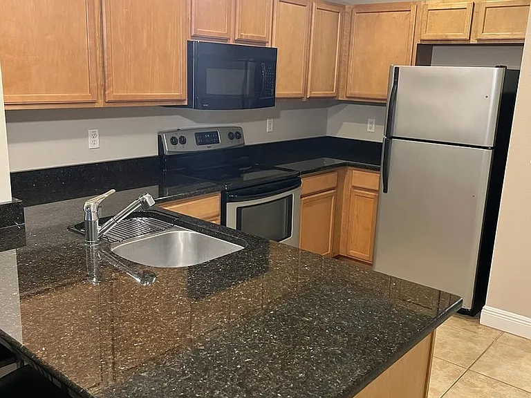 2954 SW 35th Pl #61 — Photo 6