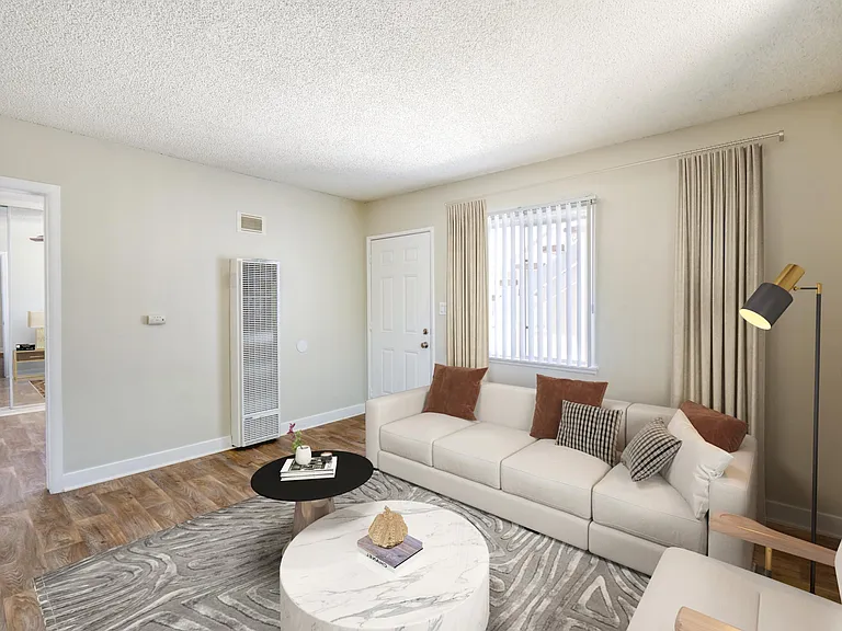 Los Angeles Street Apartments — Photo 8
