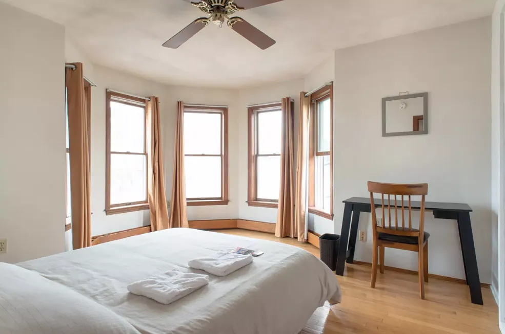 3 bed, 3000 sqft, $800 — Photo 2