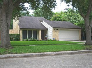 358 Elder Vista Dr, Webster, TX 77598
