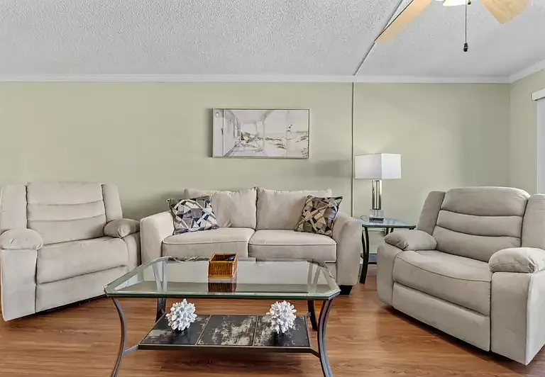 4550 Cove Cir #704 — Photo 2