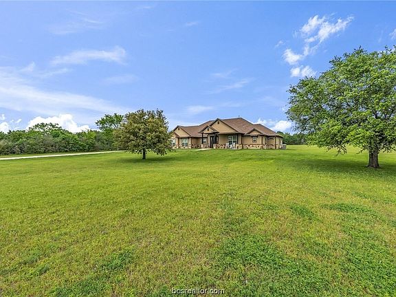 4th image of 13587 Suzanne Pl