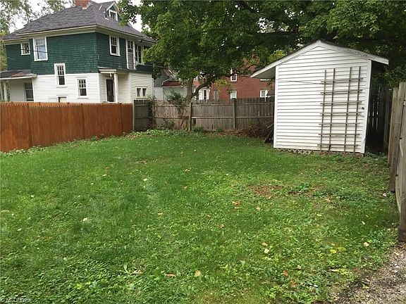 5th image of 1028 Middle Ave