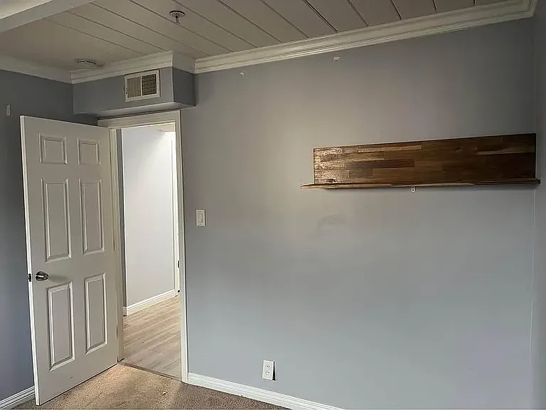 1652 Eleanor Dr — Photo 2