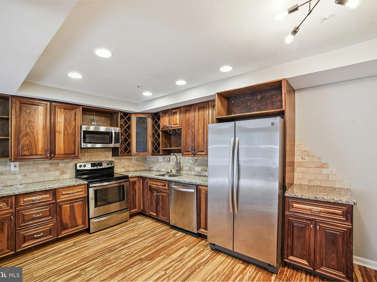 3 bed, 2.5 bath, 1440 sqft, $2,500 — Photo 3