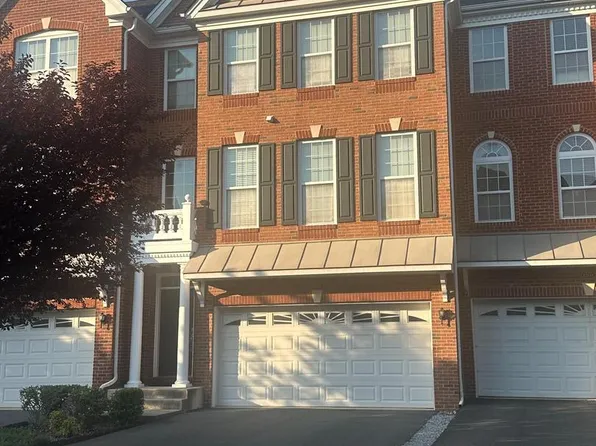 42852 Edgegrove Heights Ter, Ashburn, VA 20148