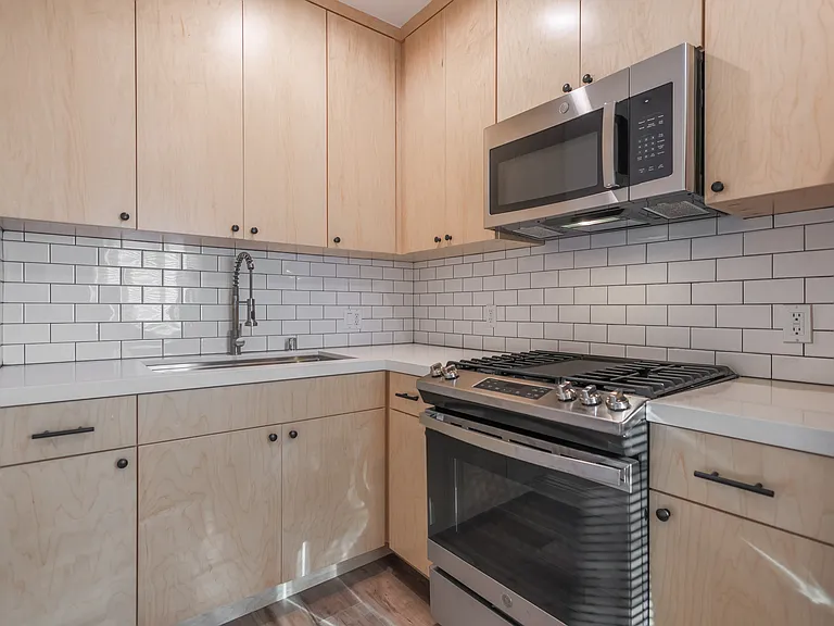 923 1/2 N Stanley Ave #923-1/2 — Photo 2