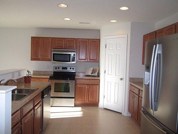 2nd image of 7281 Jeanne Dr