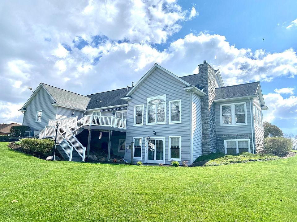 1st image of 332 Hickory Way