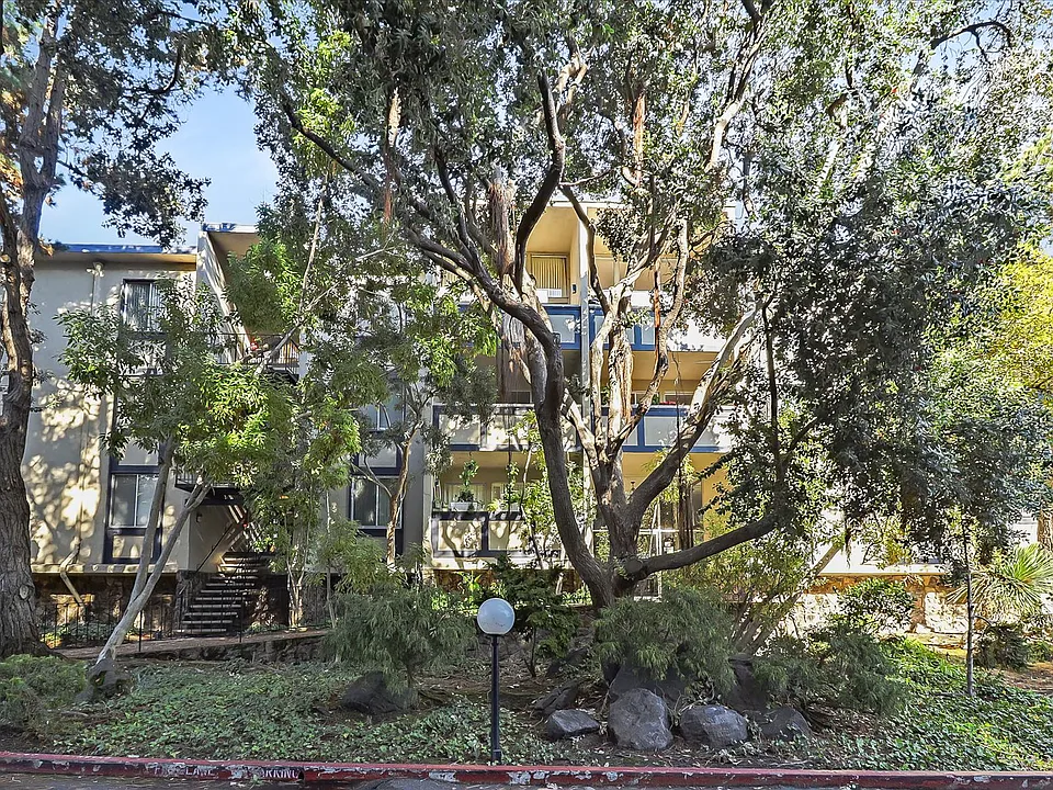 955 Shorepoint Ct #211