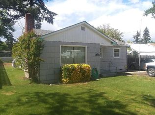 214 4th St, Phoenix, OR 97535