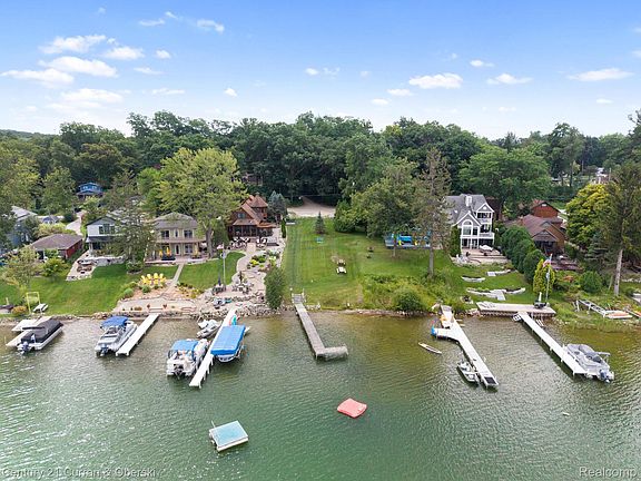 2nd image of 10492 Lake Shore Dr