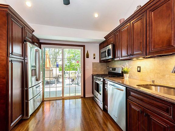 2nd image of 3876 Hollis Ln