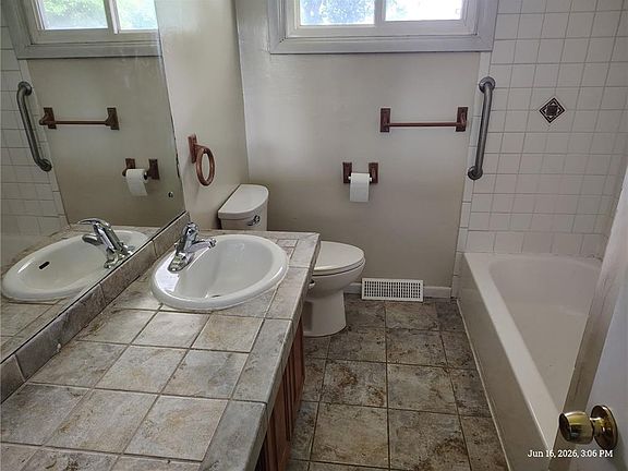 4th image of 11917 W 91st Ter