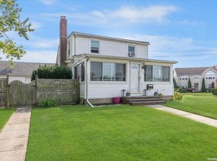 122 Biltmore Blvd, Massapequa, NY 11758
