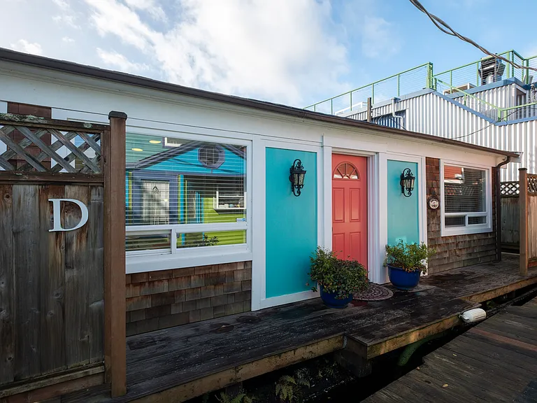 2031 Fairview Ave E #HOUSEBOAT D — Photo 3
