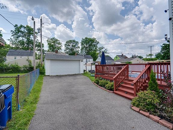 3rd image of 16712 Throckley Ave