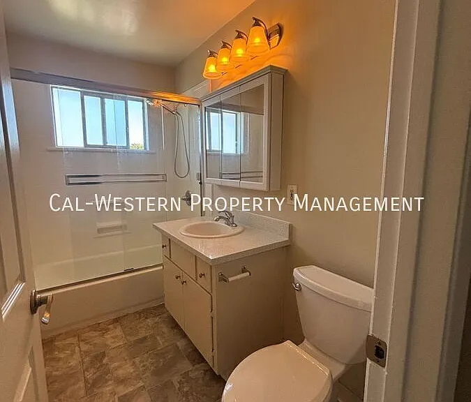 4589 Hamilton Ave #9 — Photo 10
