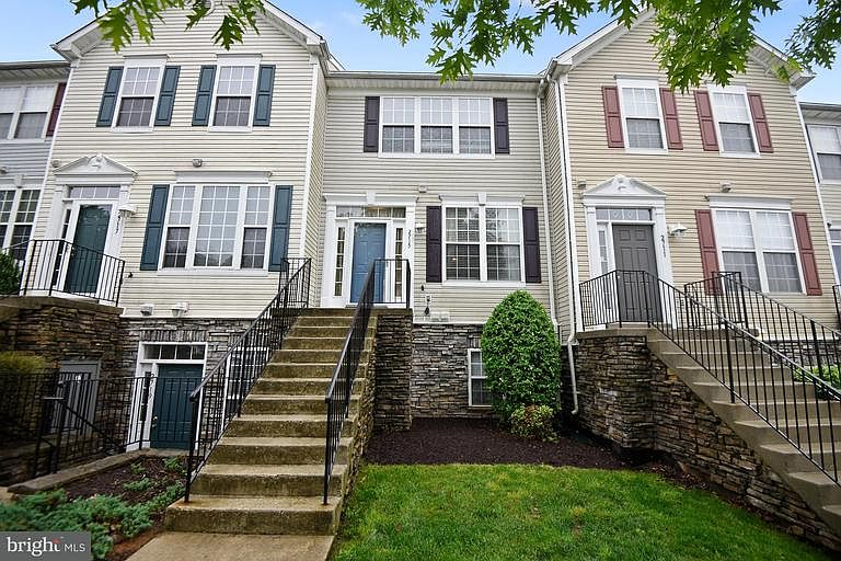 1st image of 2715 Oak Leaf Ct