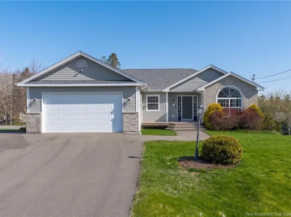11 Trillium Dr, Quispamsis, NB E2E 0K9