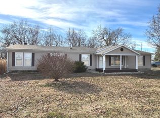 4120 Bannister Rd, Salem, IL 62881