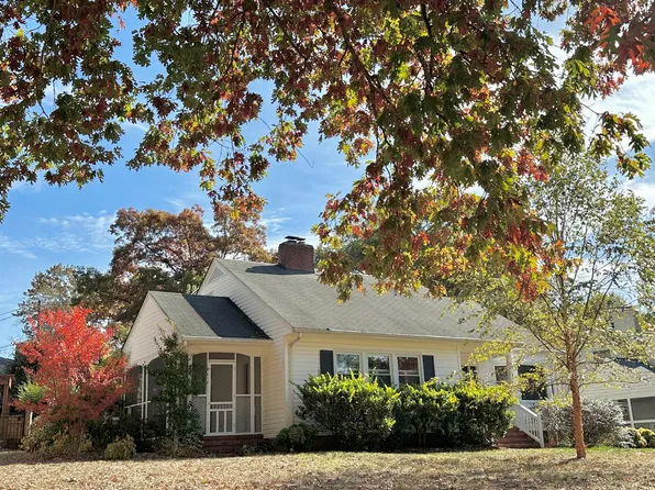 638 4th St NE, Hickory, NC 28601