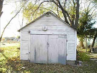 2nd image of 607 N Olive St