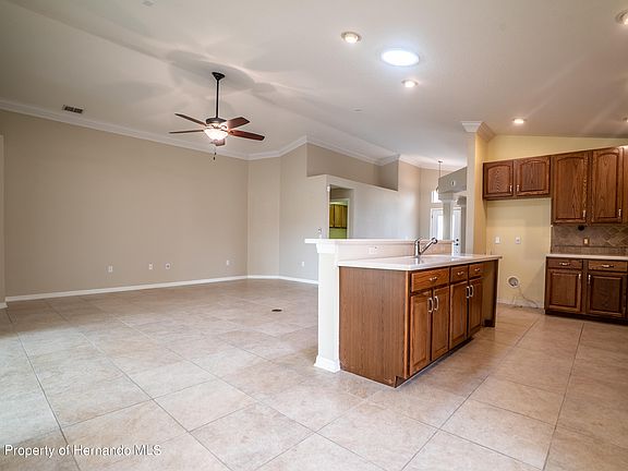 4th image of 367 Barrington Ct