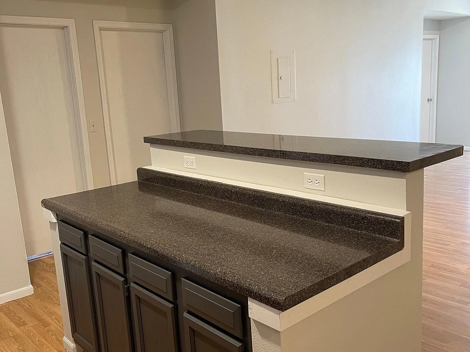 5 bed, 1410 sqft, $2,847 — Photo 3