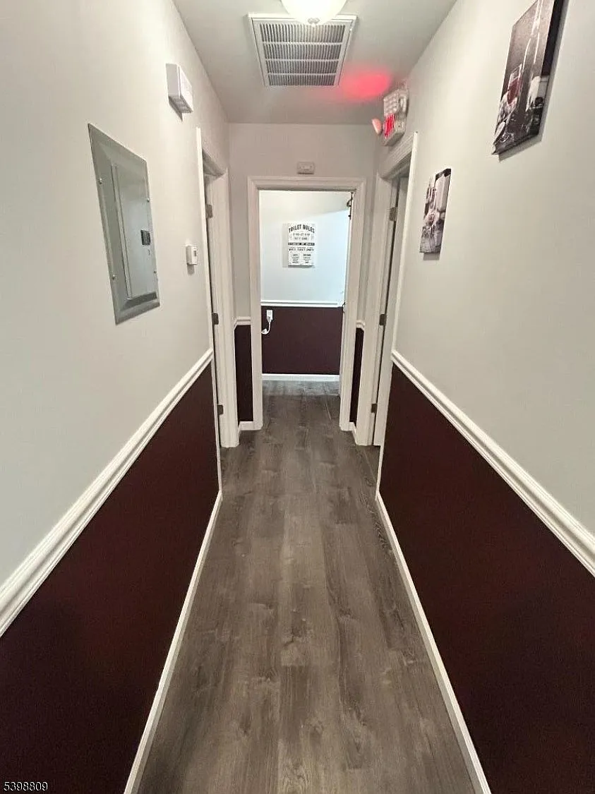 2 bed, 1.0 bath, $2,200 — Photo 3