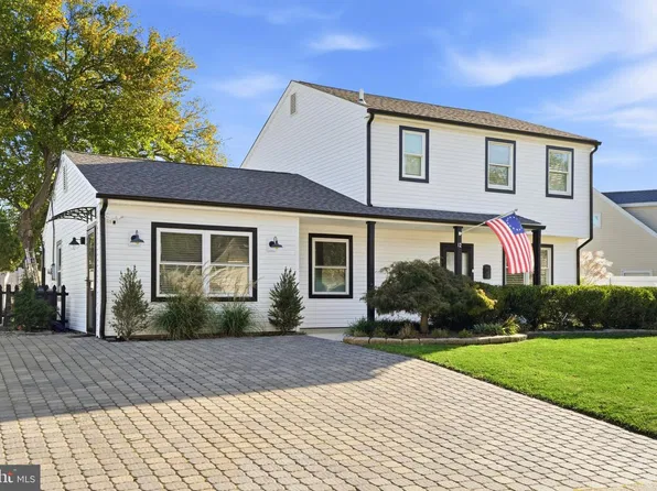 12 Nettletree Ln, Levittown, PA 19054