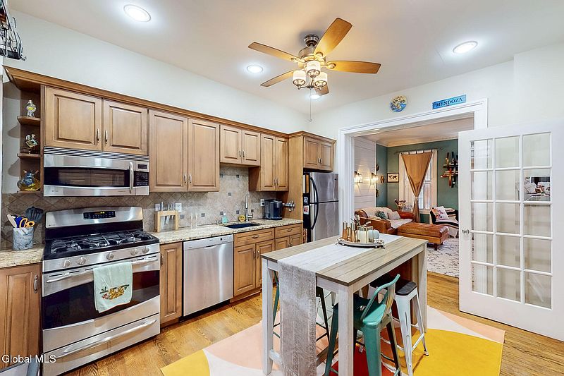 5th image of 215 Jay Street