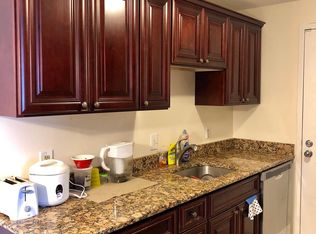 11 Village Hill Ln APT 9, Natick, MA 01760