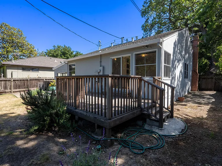415 Bay Rd — Photo 27
