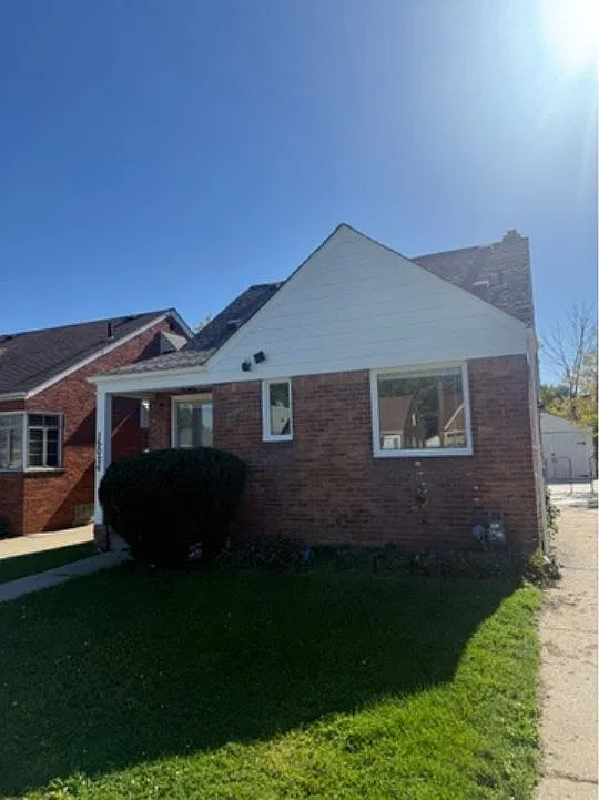 3 bed, 1.5 bath, 1100 sqft, $1,600 — Photo 1