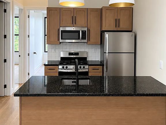 5th image of 86 Cornelia St #2